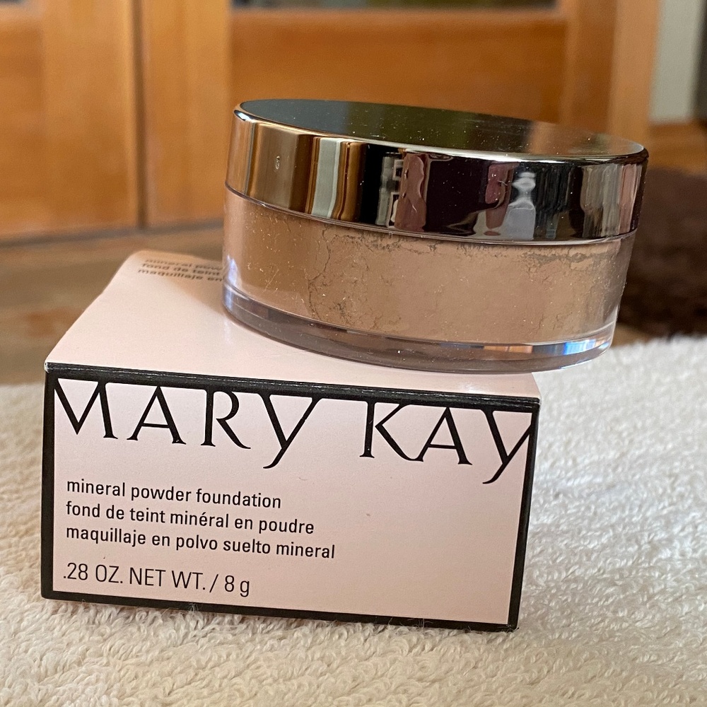NIB Mary Kay Mineral Foundation Beige 2